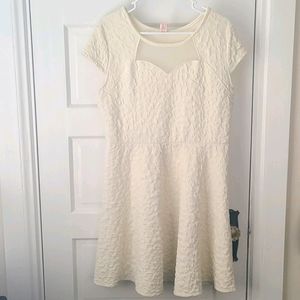 🏷3/$15🏷 Cream Cocktail Dress